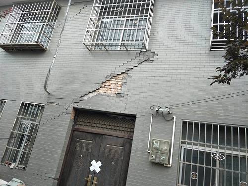 造成墻體出現裂縫的原因有那些？